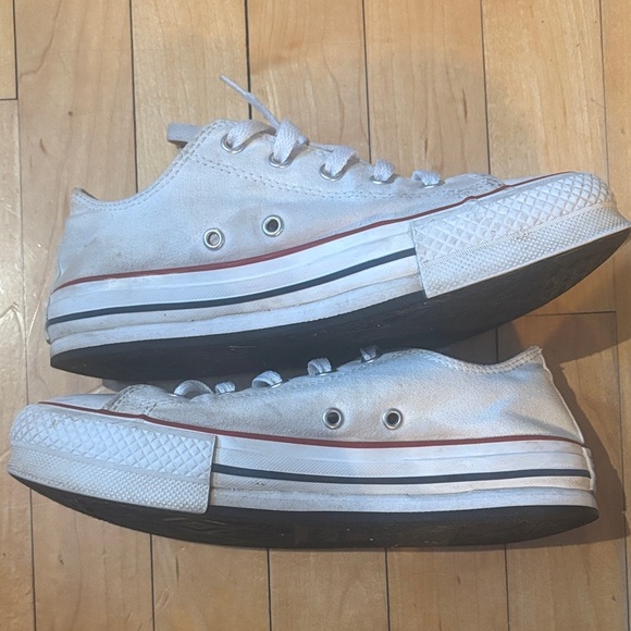 Stylish White Kids Converse All Star Sneakers with Red Accents girls size 4 - Picture 9 of 9